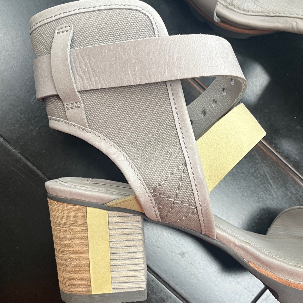 Sorel Taupe and Gold Sandals - Picture 7 of 8
